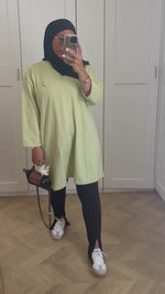 Chargez et lisez la vidéo dans la visionneuse Galerie, T-shirt vert SafiaModaCollection
