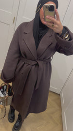 Chargez et lisez la vidéo dans la visionneuse Galerie, Trench coat laine marron
