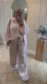 Chargez et lisez la vidéo dans la visionneuse Galerie, Pantalon SATIN rose
