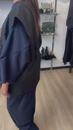 Chargez et lisez la vidéo dans la visionneuse Galerie, Gilet Sans Manches LEYLA Noir
