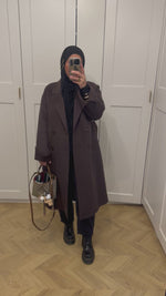 Chargez et lisez la vidéo dans la visionneuse Galerie, Trench coat laine marron
