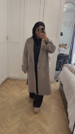 Chargez et lisez la vidéo dans la visionneuse Galerie, Trench coat Laine taupe
