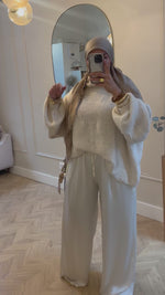 Chargez et lisez la vidéo dans la visionneuse Galerie, Pantalon SATIN Blanc
