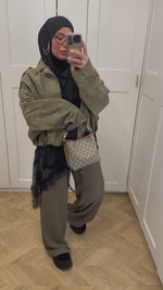 Chargez et lisez la vidéo dans la visionneuse Galerie, Pantalon PINCE kaki
