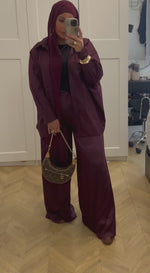 Chargez et lisez la vidéo dans la visionneuse Galerie, Pantalon SATIN Bordeaux
