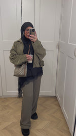 Chargez et lisez la vidéo dans la visionneuse Galerie, Pantalon PINCE kaki
