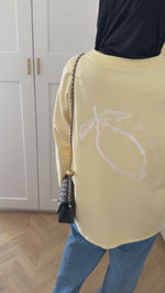 Chargez et lisez la vidéo dans la visionneuse Galerie, T-shirt oversize brodé